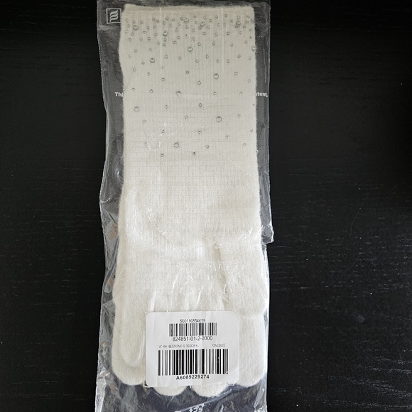 White/Cream Rhinestone Gloves - Picture 2 of 9